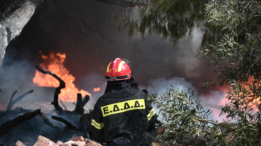 Φωτιά τώρα στην Αχαΐα: Σηκώθηκαν και εναέρια μέσα