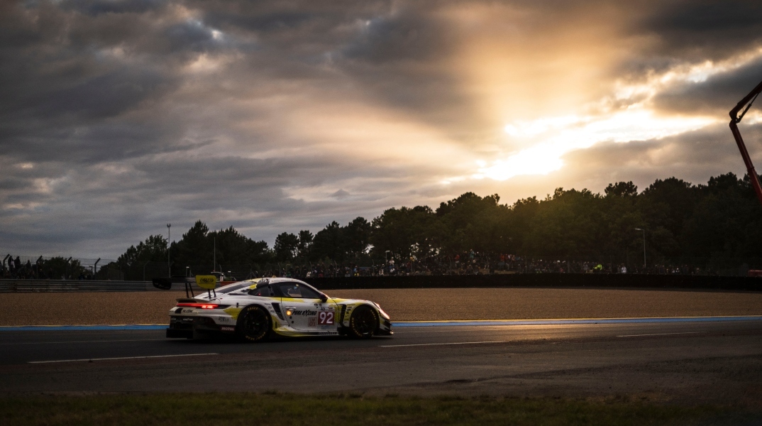 Ανταπόκριση από Le Mans: Δράση και σασπένς υπό καταρακτώδη βροχή