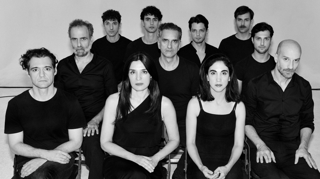 Οι ηθοποιοί της «Ιφιγένειας εν Αυλίδι» που ανεβαίνει στην Επίδαυρο σε σκηνοθεσία Τιμοφέι Κουλιάμπιν 