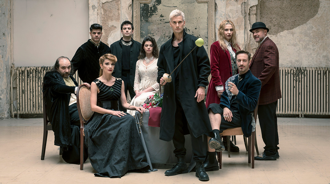 Ο Αναστάσης Ροϊλός στον ρόλο του Άμλετ σε καλοκαιρινή περιοδεία