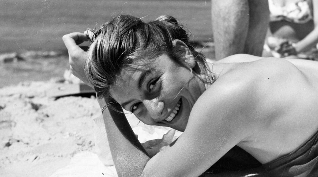 Όλη η φινέτσα και το μυστήριο της Ανούκ Εμέ 