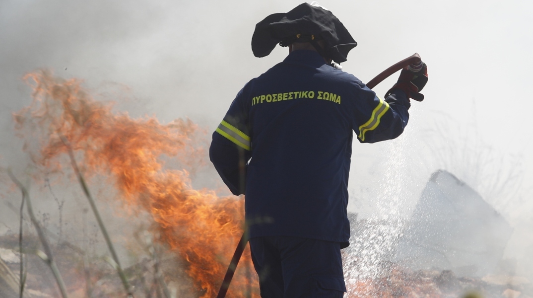Φωτιά Βάρης - Κορωπίου: Πολύ δύσκολη κατάσταση λέει ο Δήμαρχος Βάρης-Βούλας-Βουλιαγμένης