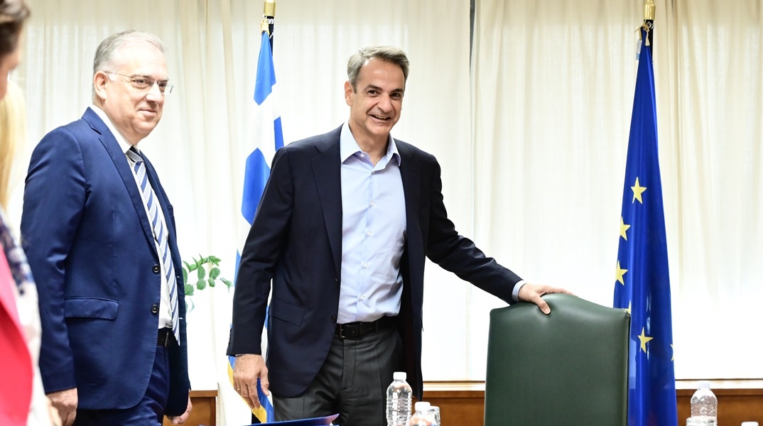 Ο Κυριάκος Μητσοτάκης και ο Τάκης Θεοδωρικάκος στο Υπουργείο Ανάπτυξης