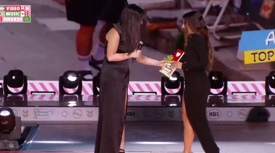 Αθηναΐς Νέγκα και Μαρίνα Σάττι στα MAD VMA