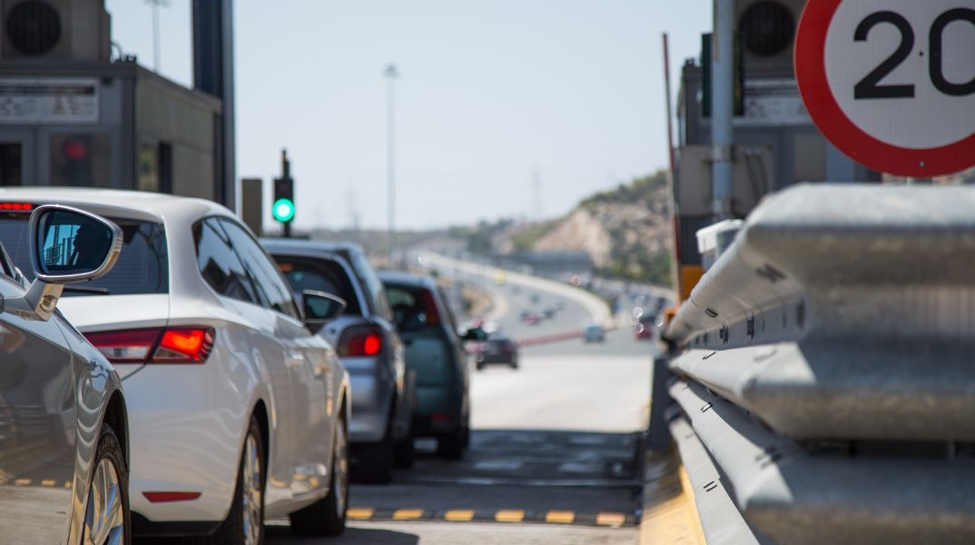 Αγίου Πνεύματος: Σε εξέλιξη η έξοδος των εκδρομέων για το τριήμερο - Αυξημένη η κίνηση στην Αθηνών-Κορίνθου - Μέτρα της Τροχαίας για ασφαλή μετακίνηση. 