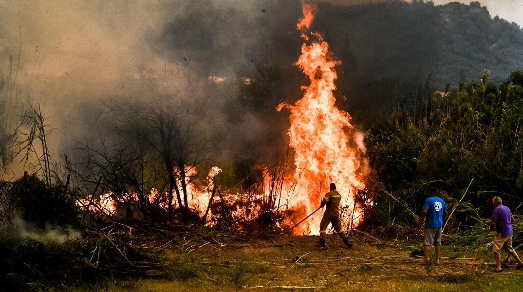 Φωτιές: Συνεχίζει να μαίνεται η πυρκαγιά στην Ηλεία - Καλύτερη η εικόνα σε Μεγαλόπολη και Κρανίδι - Πολύ υψηλός κίνδυνος πυρκαγιάς και σήμερα.