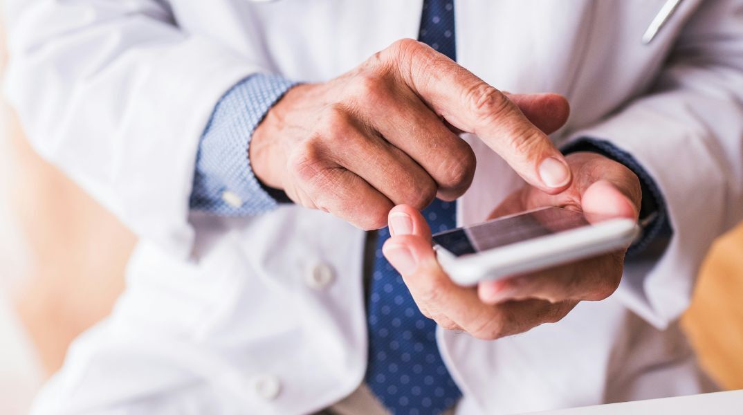 Ημαθία: Απάτη σε βάρος ηλικιωμένης - Προσποιήθηκε τον γιατρό και της απέσπασε 15.000 ευρώ με πρόφαση χειρουργική επέμβαση.