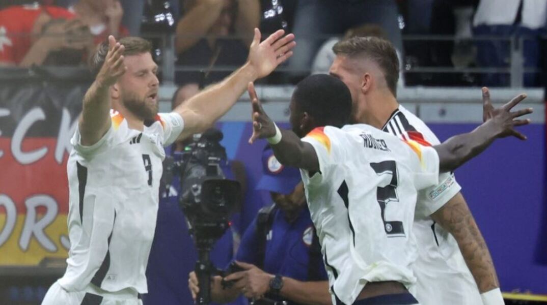 Οι Γερμανοί πανηγυρίζουν την ισοπαλία με τους Ελβετούς για τους ομίλους του Euro 2024