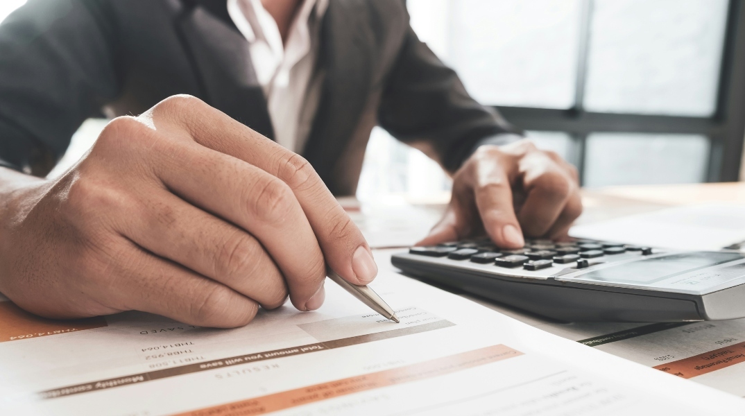 Ελεύθεροι επαγγελματίες: Λιγότερος φόρος για την δεκάδες χιλιάδες αυτοαπασχολούμενους