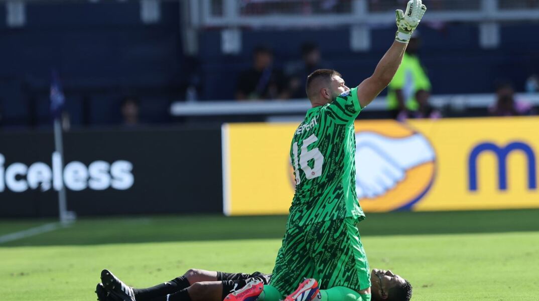 Κόπα Αμέρικα: Κατέρρευσε διαιτητής στο Περού-Καναδάς από τη ζέστη