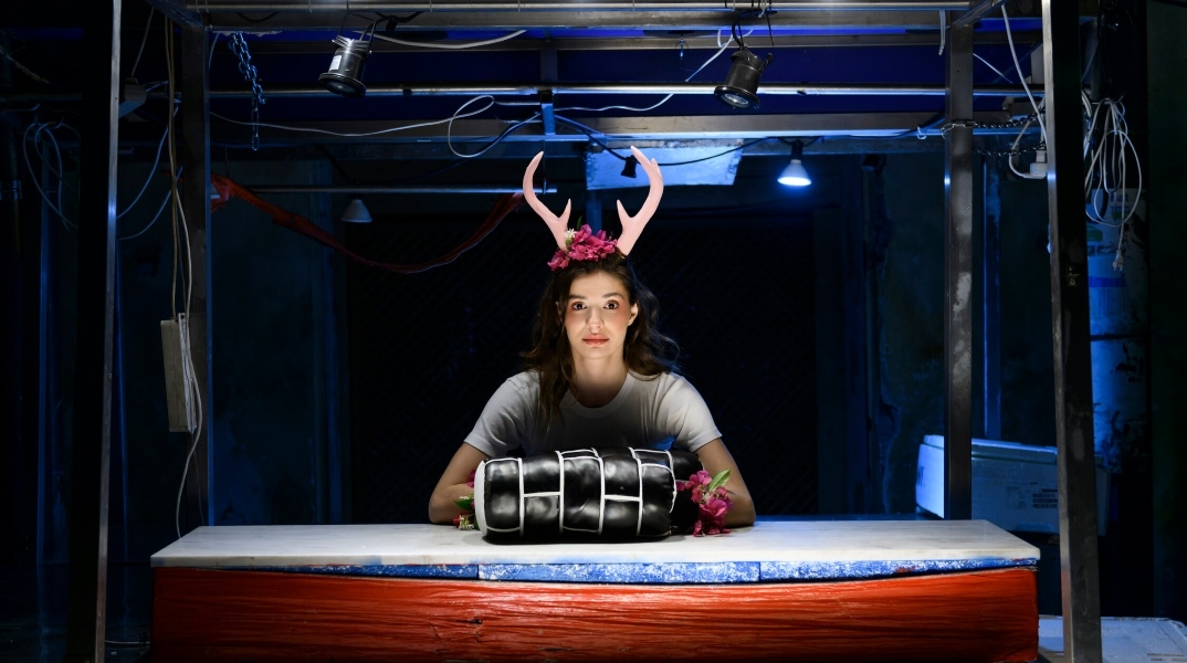 Δυο γυναίκες στη μικρή Επίδαυρο