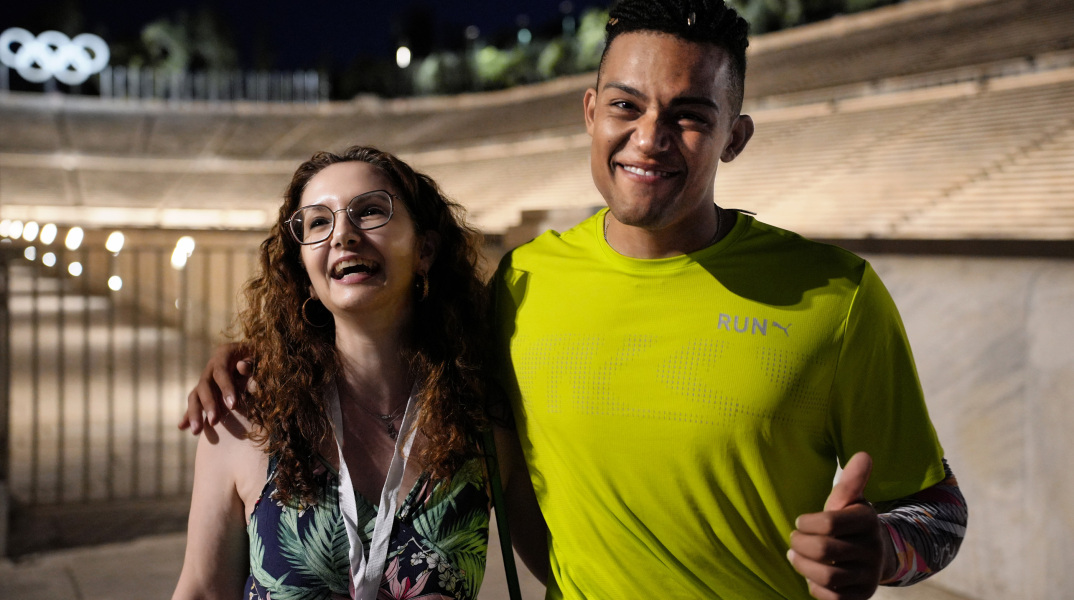 manolo-me-ten-kathegetria-ton-oikonomikon-tou-georgia-kazakou