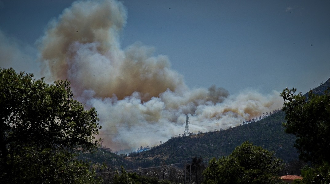 Φωτιά τώρα στο Κατσιμίδι Πάρνηθας