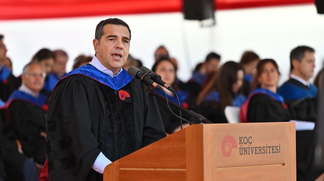 Αλέξης Τσίπρας: Το rembranding του πρώην πρωθυπουργού και το μοντέλο-μετενσάρκωση του Ανδρέα Παπανδρέου