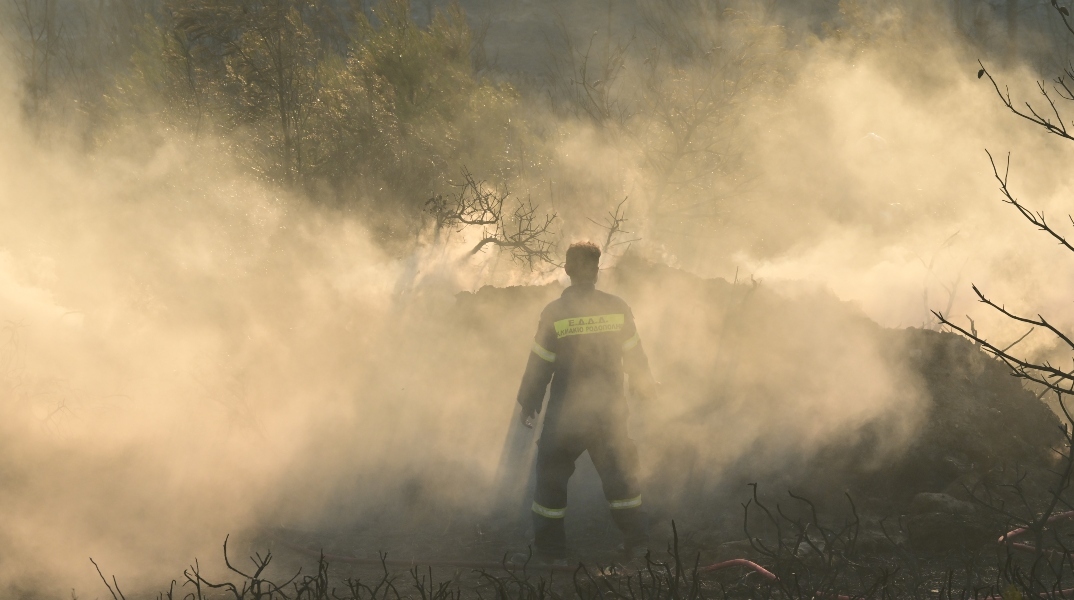 Φωτιές σε Χίο και Κω: Συνεχίζεται η μάχη με τις φλόγες 