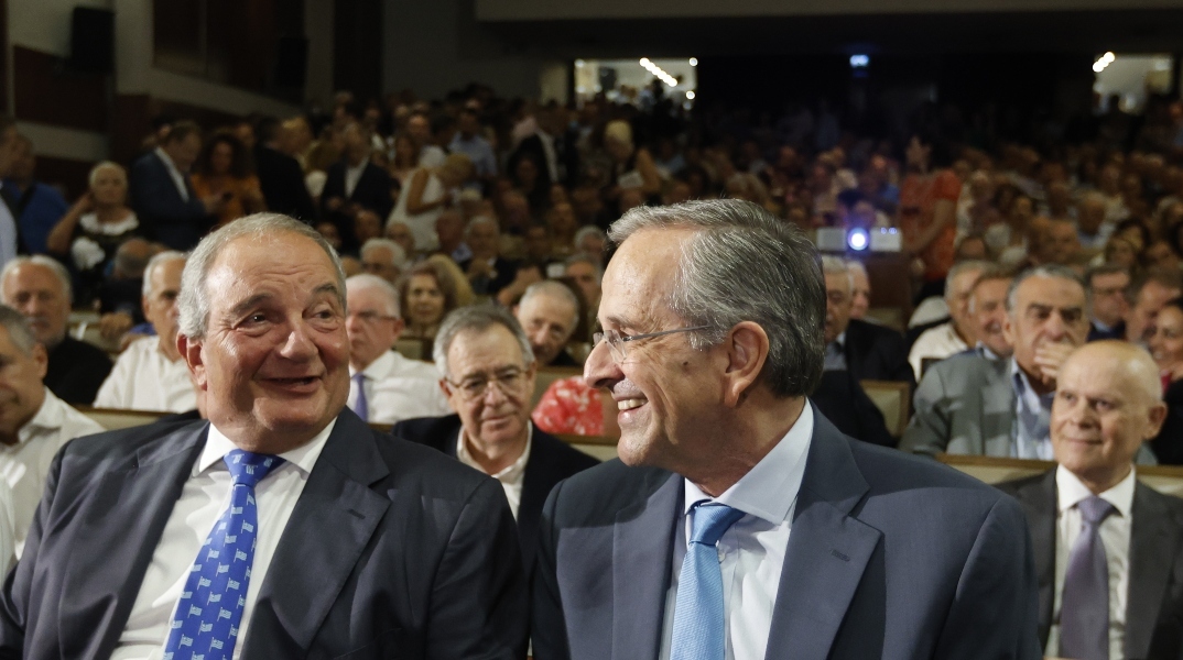 Κοινή εμφάνιση Σαμαρά - Καραμανλή σε παρουσίαση βιβλίου