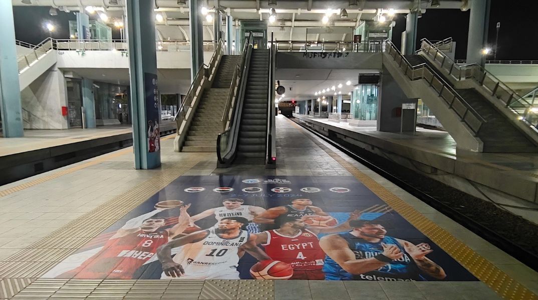 Προολυμπιακό Τουρνουά 2024: Ο σταθμός της Γραμμής 1 Φάληρο «ντύθηκε» στα χρώματα των έξι ομάδων με πρωτοβουλία της ΣΤΑ.ΣΥ