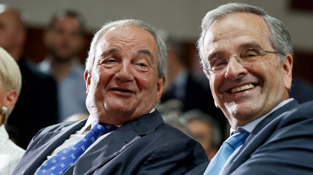 Κώστας Καραμανλής και Αντώνης Σαμαράς στην παρουσίαση του βιβλίου του διευθυντή της εφημερίδας "Εστία", Μανώλη Κοττάκη, "Οι Απόρρητοι Φάκελοι Καραμανλή", στο Πολεμικό Μουσείο