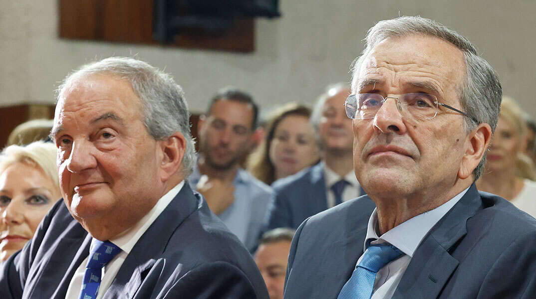 Κώστας Καραμανλής και Αντώνης Σαμαράς στην παρουσίαση του βιβλίου του διευθυντή της εφημερίδας "Εστία", Μανώλη Κοττάκη, "Οι Απόρρητοι Φάκελοι Καραμανλή", στο Πολεμικό Μουσείο