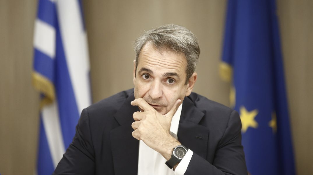 Κυριάκος Μητσοτάκης στο υπουργείο Εργασίας: Ισχύει στο ακέραιο η δέσμευση της κυβέρνησης ο κατώτατος μισθός να φτάσει στα 950 ευρώ στο τέλος της τετραετίας