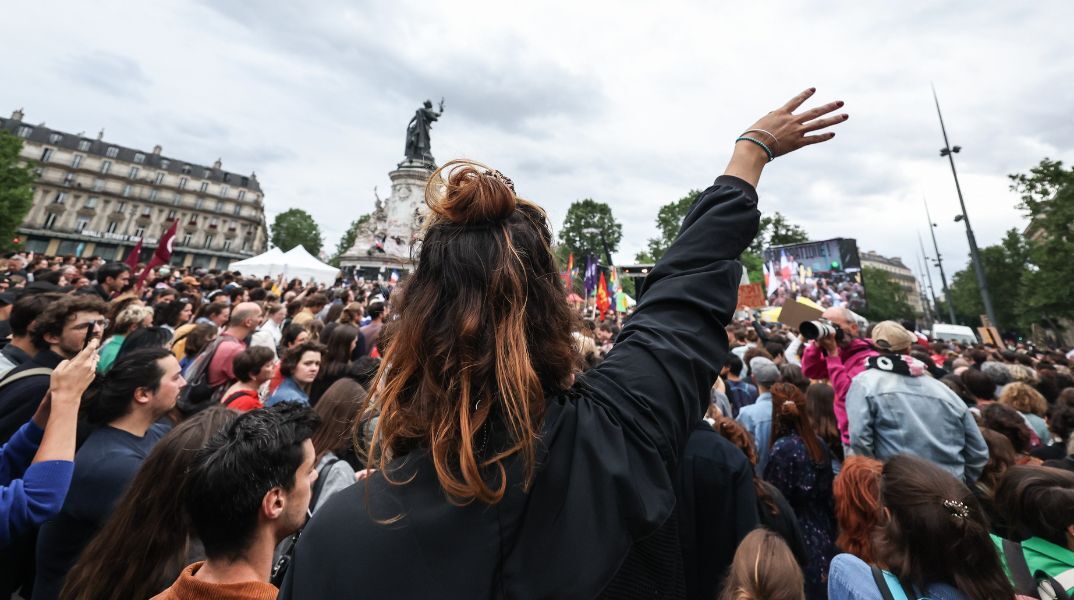Γαλλικές εκλογές: Η ακροδεξιά θα έχει την σχετική, αλλά όχι την απόλυτη πλειοψηφία των εδρών στη Γαλλική Εθνοσυνέλευση, σύμφωνα με δημοσκόπηση.