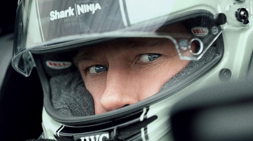 «F1»: Ντεμπούτο για το πρώτο τρέιλερ της νέας ταινίας του Μπραντ Πιτ - Ο βραβευμένος με Όσκαρ ηθοποιός υποδύεται βετεράνο οδηγό της Formula 1.
