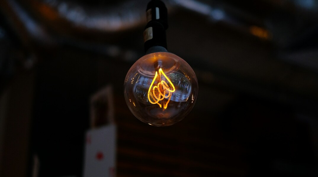 Αναμμένη λάμπα
