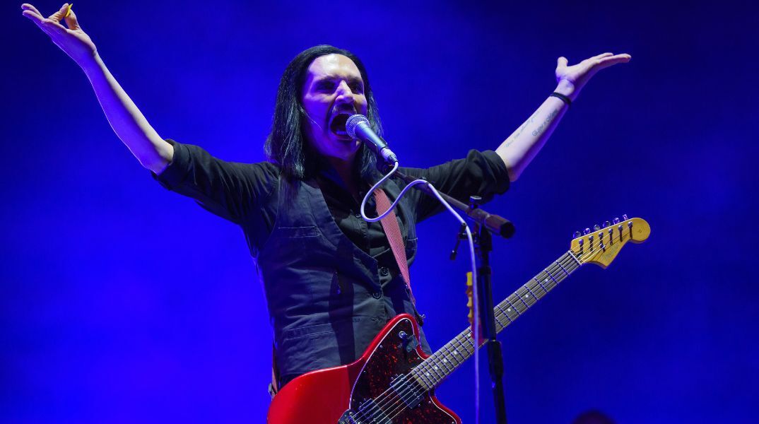 «Αποκτήστε ζωή», λένε οι Placebo σε όσους τους επικρίνουν για συναυλία τους στην Ελβετία - Η ανακοίνωση του Μπράιαν Μόλκο μετά τις αντιδράσεις. 