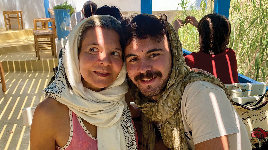 Στην Ανάφη γράφω και με το σώμα μου, περπατώντας - Tης Αμάντας Μιχαλοπούλου