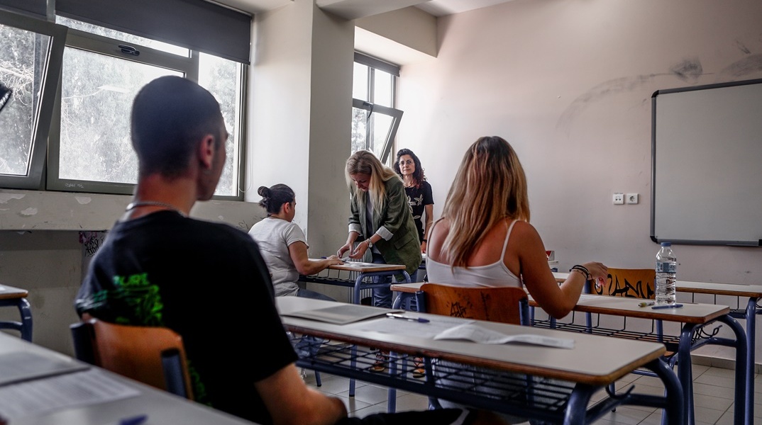 Υποψήφιοι των Πανελληνίων στο εξεταστικό κέντρο