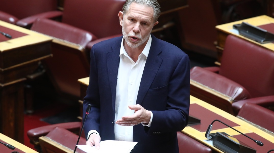 Ο Παύλος Γερουλάνος στα έδρανα της Βουλής