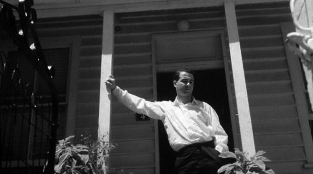 Η ζωή του Κώστα Ταχτσή μέσα από τα μάτια της Cassi Plate