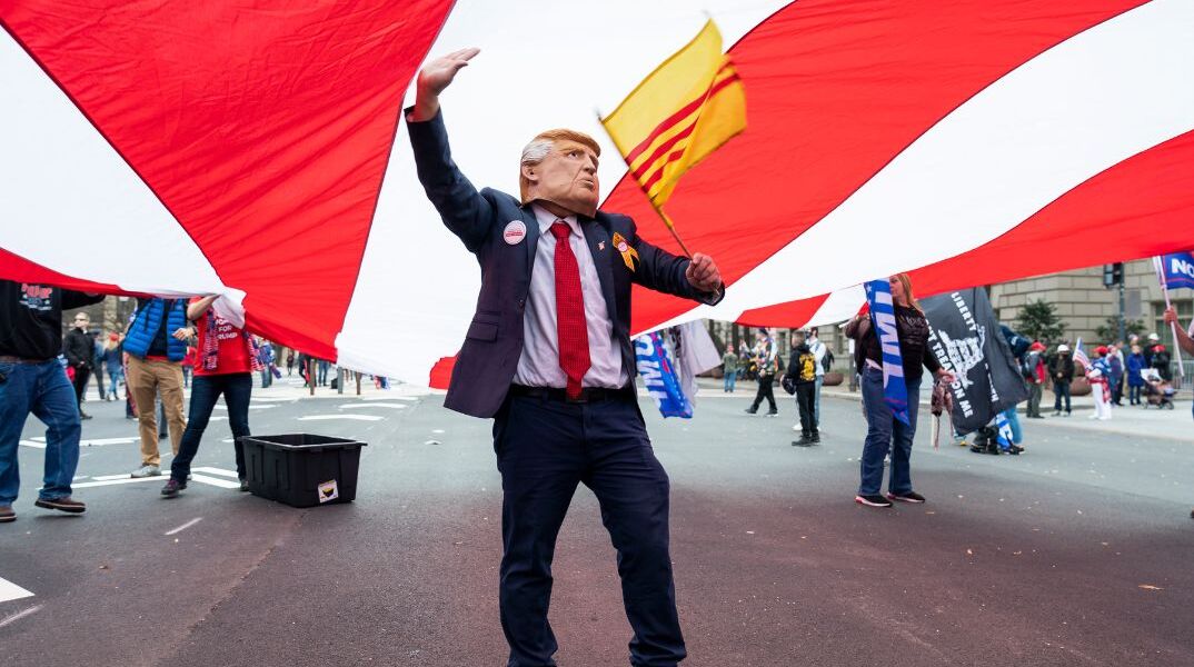 Πόσο απειλητικό είναι το Project 2025 και πώς συνδέεται με τον Τραμπ;