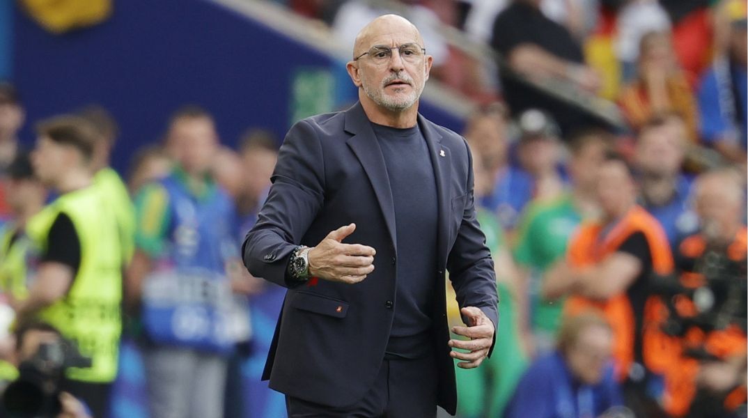 Euro 2024: Ο προπονητής της εθνικής Ισπανίας Λουίς ντε λα Φουέντε προτρέπει την Ισπανία να παραμείνει πιστή στην ταυτότητά της.