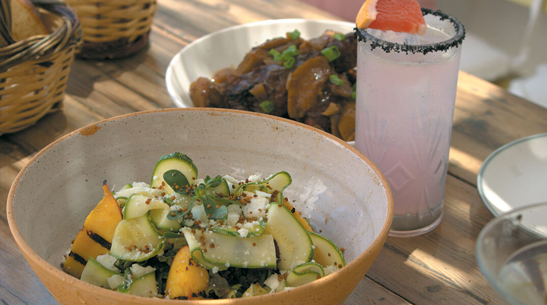 Γκρούβα: Το απίθανο «κουζινομπάρ» της Αμοργού