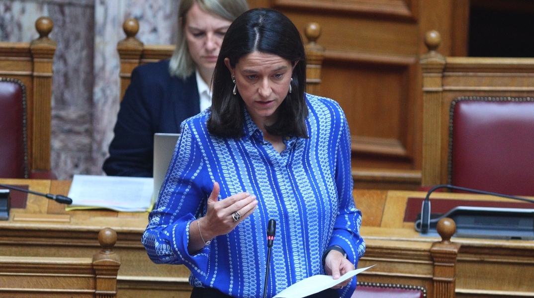 Κεραμέως για εξαήμερη εργασία: Τι ισχύει και ποιους αφορά 