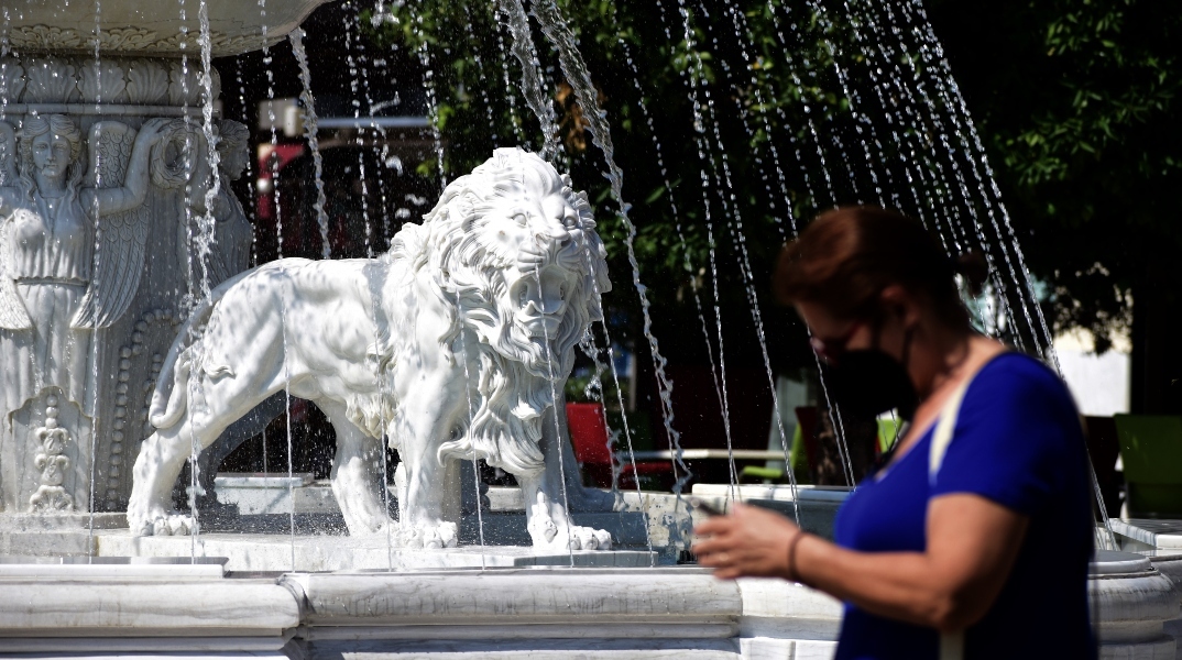 Kορωνοϊός: Πολύ μεταδοτικό το νέο στέλεχος αλλά με ήπια νόσηση