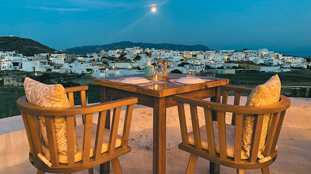 Meltemi View and Taste: Απολαυστικές γεύσεις, φιλοξενία και μαγευτική θέα στην Κίμωλο