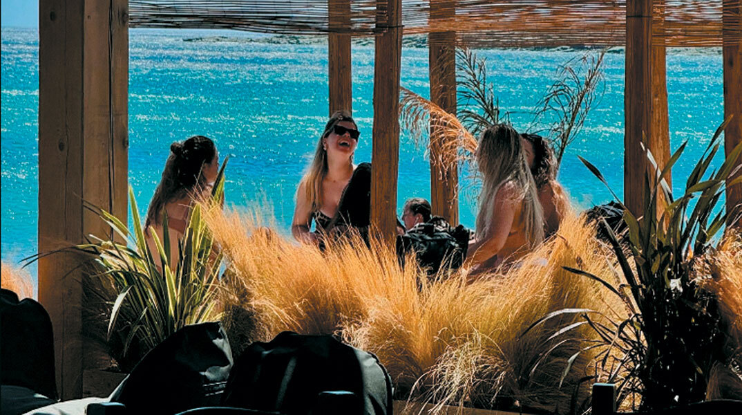 Ziba beach bar restaurant: Το συνώνυμο της καλοκαιρινής διασκέδασης στην Τήνο