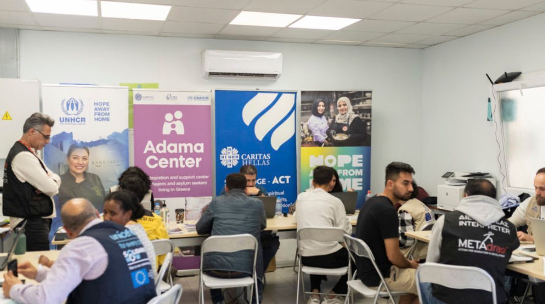 Υπουργείο Μετανάστευσης και Ασύλου: Πάνω από 1.000 πρόσφυγες βρήκαν εργασία σε 200 ελληνικές επιχειρήσεις - Στο πλαίσιο της δράσης «Ημέρες Καριέρας»