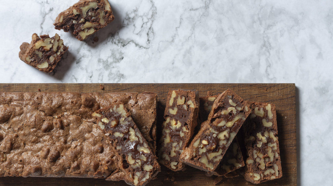 Μπράουνι με καρύδια Ικαρίας 