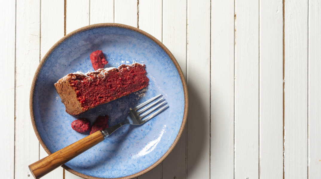 Κέικ με κόκκινες μάντολες Κεφαλονιάς 