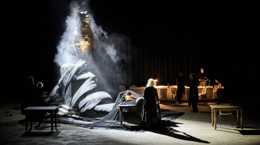 «Hecuba, not Hecuba» από τον Τιάγκο Ροντρίγκες