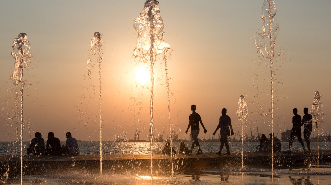 Καύσωνας: Μέχρι πότε θα συνεχίσουν οι υψηλές θερμοκρασίες