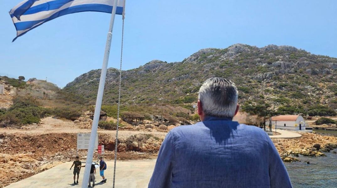 Πλοίο «πιάνει λιμάνι» στη νήσο Ρω για πρώτη φορά 