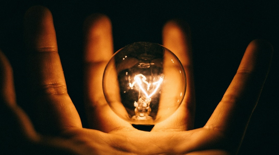 Αναμμένη λάμπα