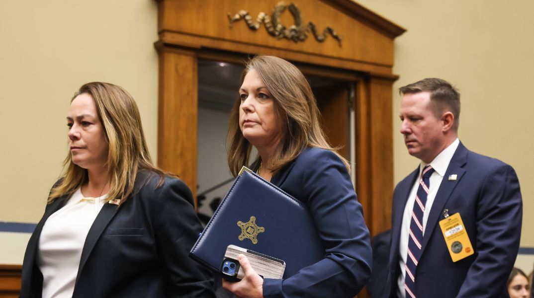 ΗΠΑ: Παραιτήθηκε η επικεφαλής της Μυστικής Υπηρεσίας μετά τις επικρίσεις για τα λάθη στην απόπειρα δολοφονίας εναντίον του Ντόναλντ Τραμπ.