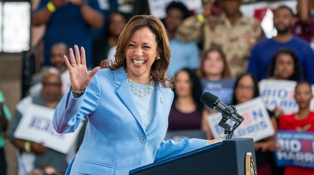 ΗΠΑ: Η Κάμαλα Χάρις στόχος παραπληροφόρησης, σεξιστικών και ρατσιστικών σχολίων από τη στιγμή που ανακοίνωσε την υποψηφιότητά της για πρόεδρος