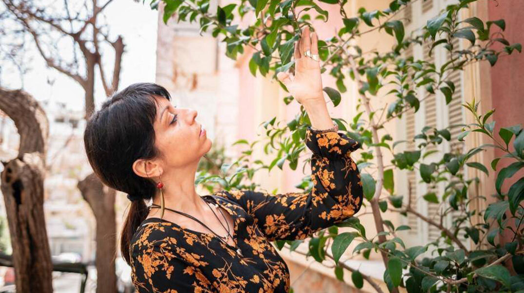 Μαρία Μανωλέλη: «Οι ήρωες των διηγημάτων μου ζουν στη σκοτεινή πλευρά του φεγγαριού»