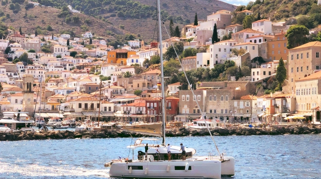 Ύδρα, μπαίνοντας στο λιμάνι